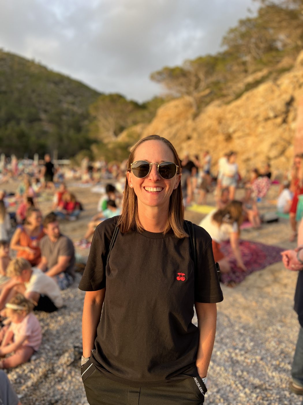 Martina Eggenfellner am Strand auf Ibiza
